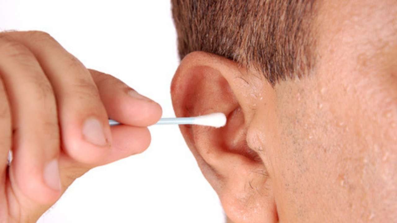 Man Gets Skull Infection After Cleaning Ears With Cotton Bud